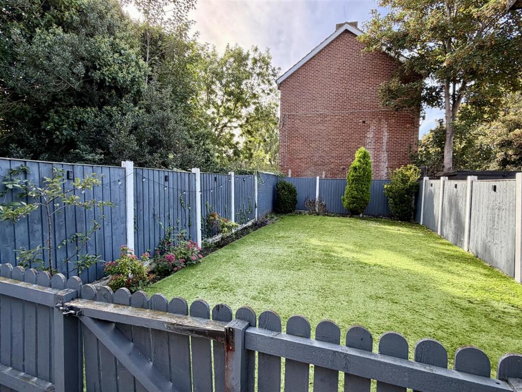 Four Acre Drive, Liverpool photo 3