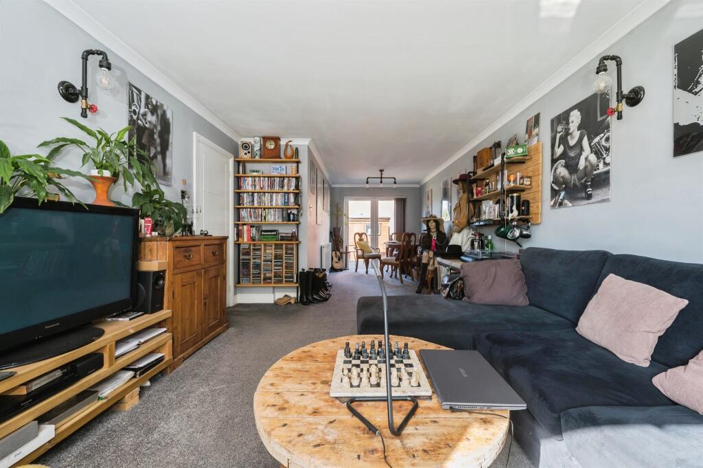 House in Eastleigh, Fair Oak and Horton Heath - View 2