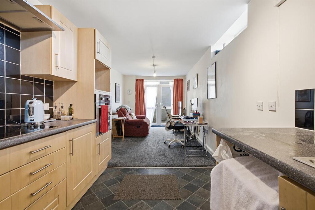 Apartment in Kirklees, West Yorkshire - More