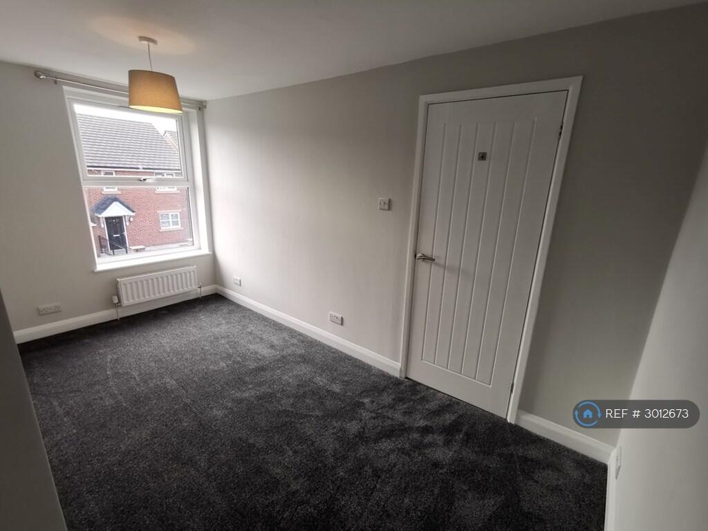 House in Oldham, Greater Manchester - View 4