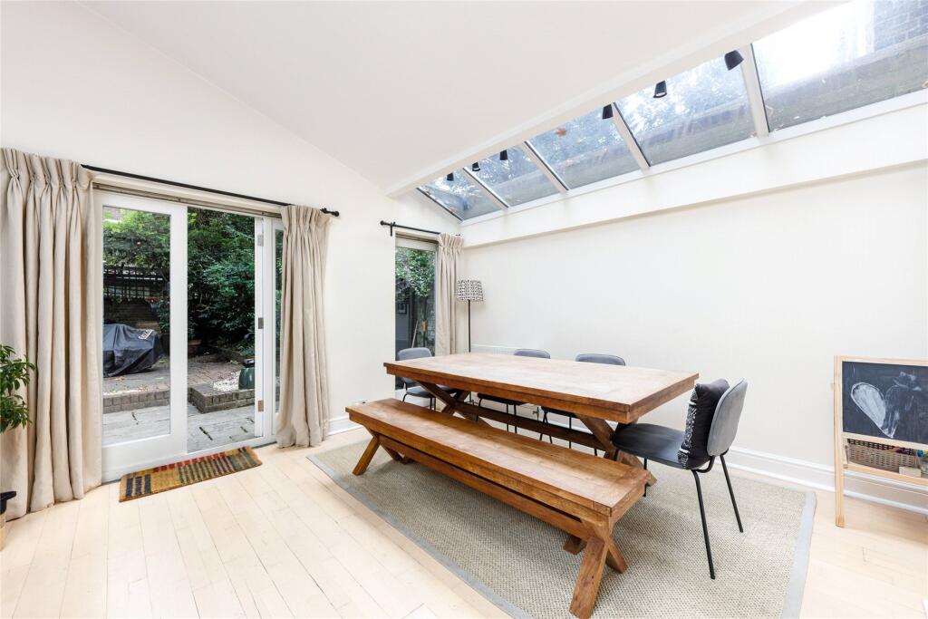 House in London, Kensal Town, Maida Hill - More