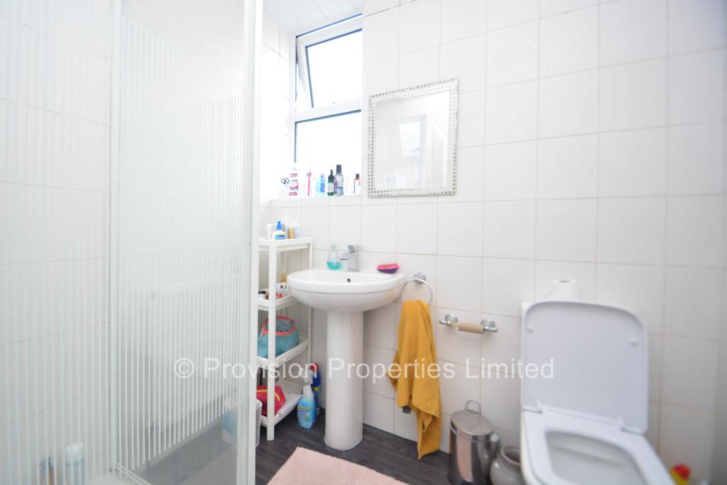 8 bedroom terraced house for rent