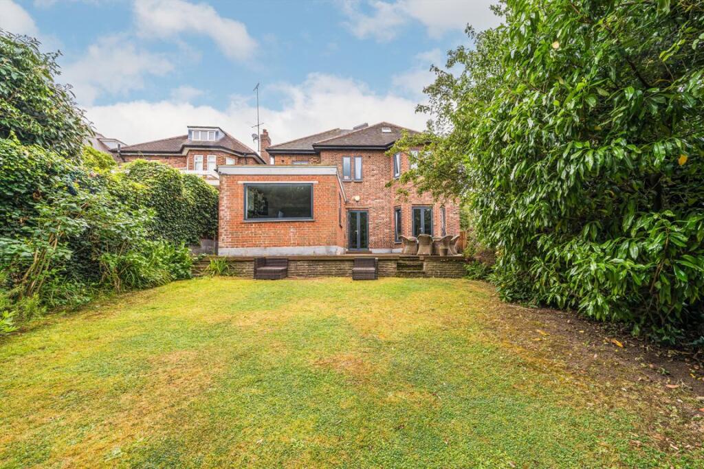 House in London - View 5