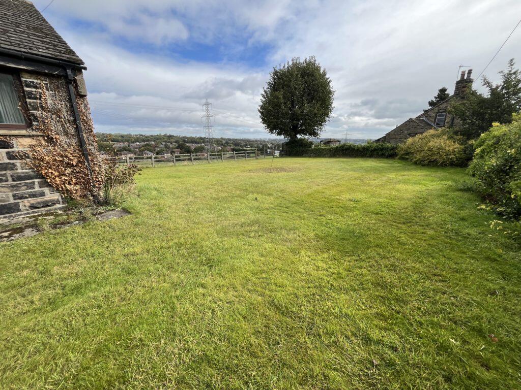 3 Bedroom Bungalow For Sale – Hannah Croft Cottage, Royds Hall Lane, Bradford, BD12 0EJ photo 3