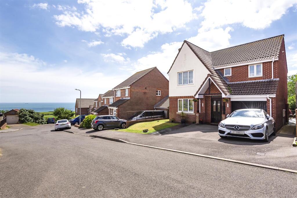 4-bed house on Hill Top Way, Newhaven, £455,000