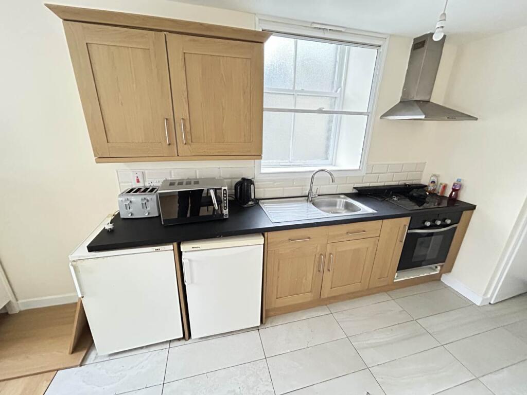 Apartment in Bradford, Wapping, Barkerend - View 5