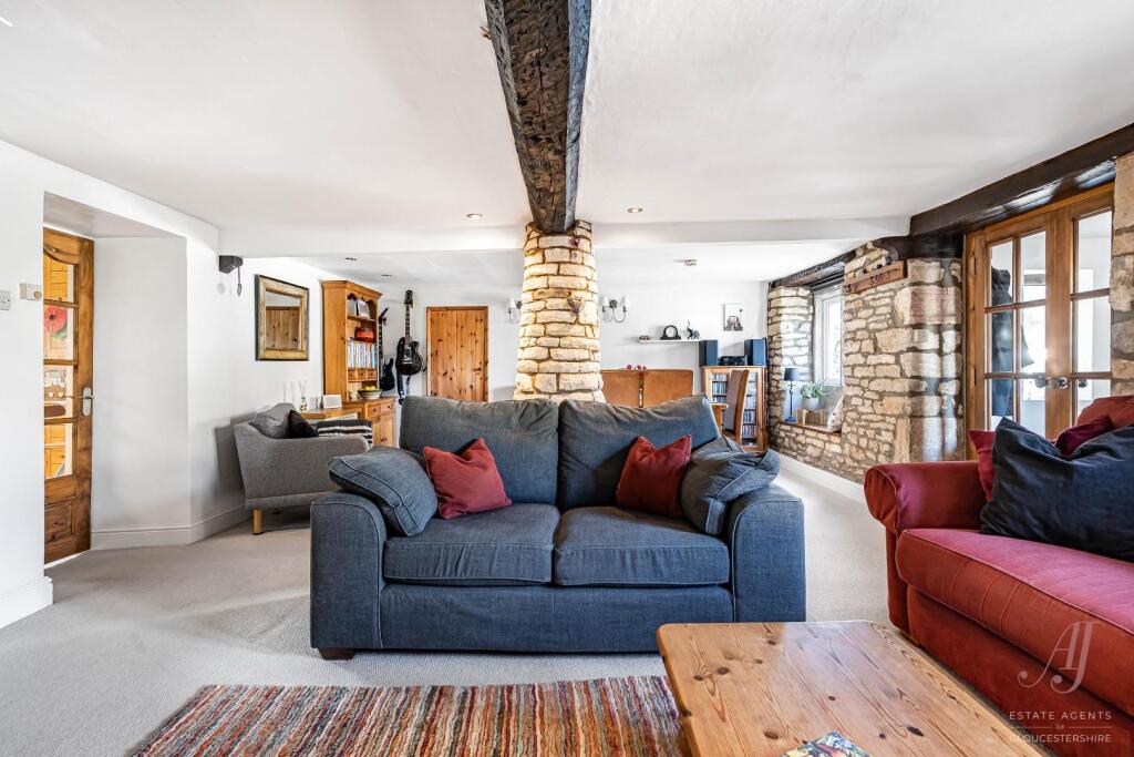 House in Gloucester - View 5