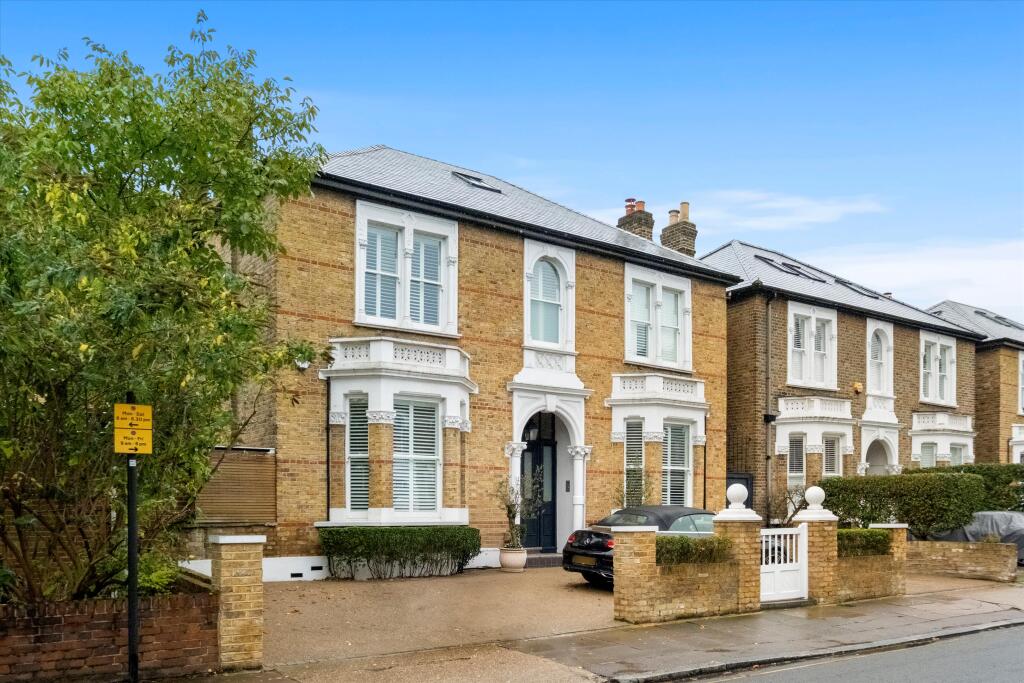 Main image of property: Wellesley Road, London, W4