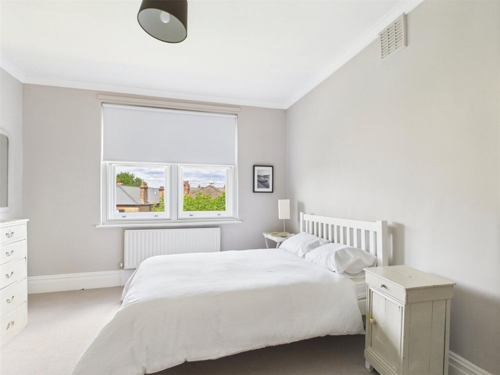 Apartment in London - More