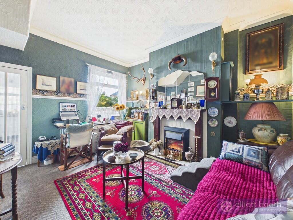 Main image of property: 7 Royal Avenue