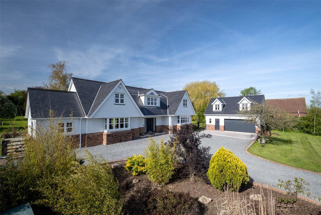 Main image of property: South Hanningfield Road, Rettendon Common, CM3