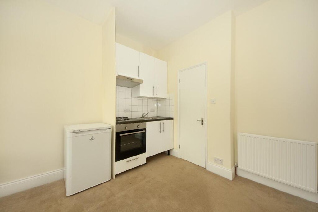 Studio flat for rent