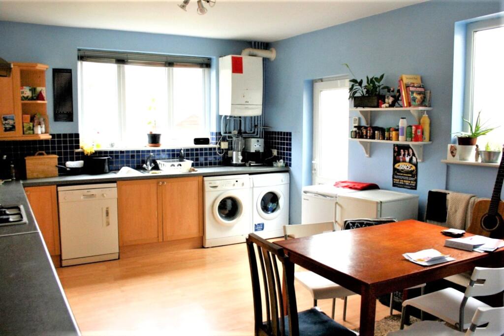 6 bedroom terraced house for rent