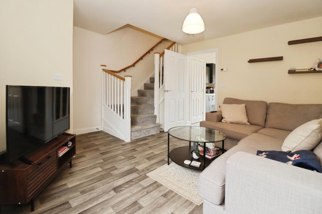 Normead Drive, BRISTOL, Avon, BS37 photo 4