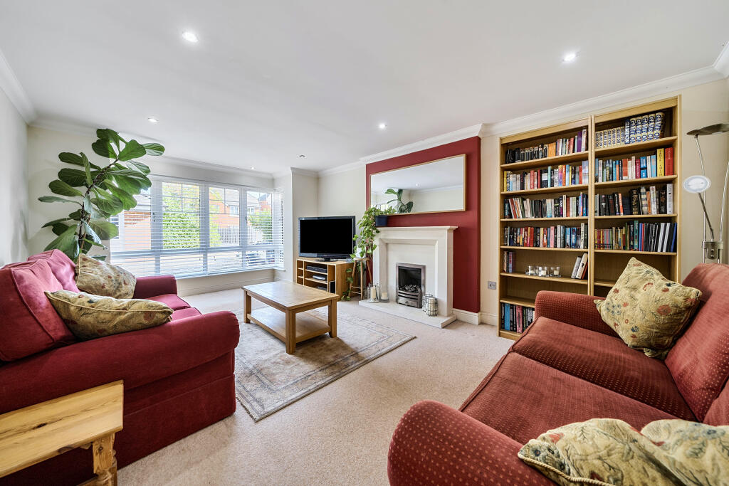 Hayes Close, Maidenhead, SL6 photo 3