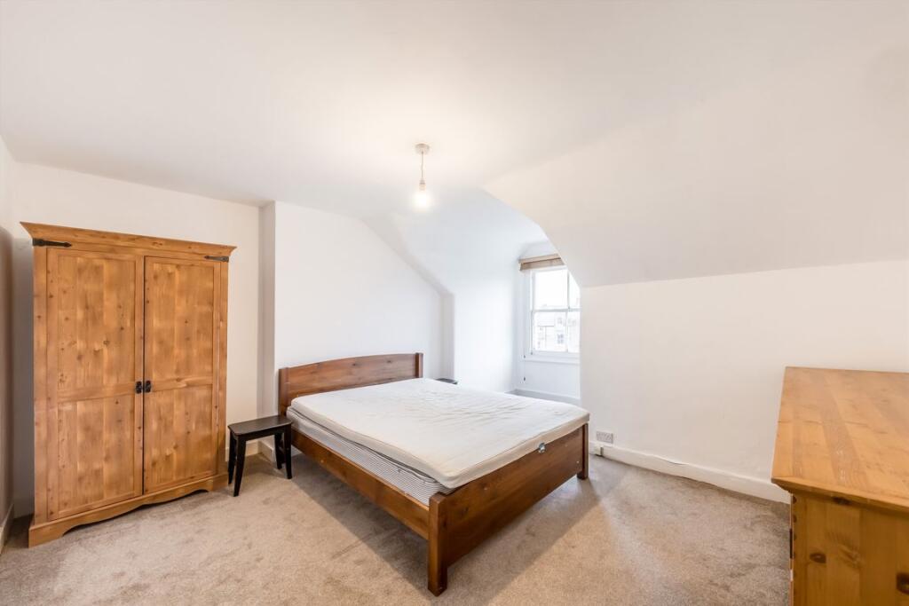 Apartment in London - View 5