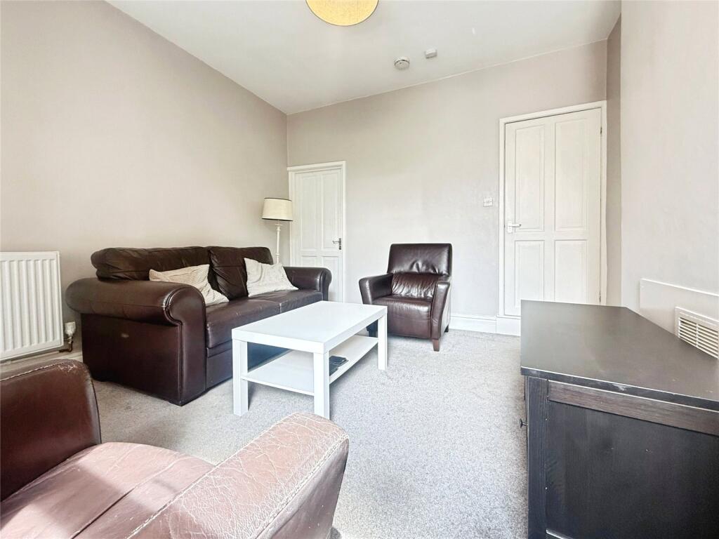 67, Lytton Road photo 2