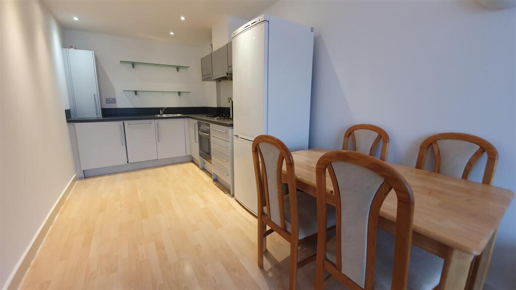 Apartment in Southall - View 4