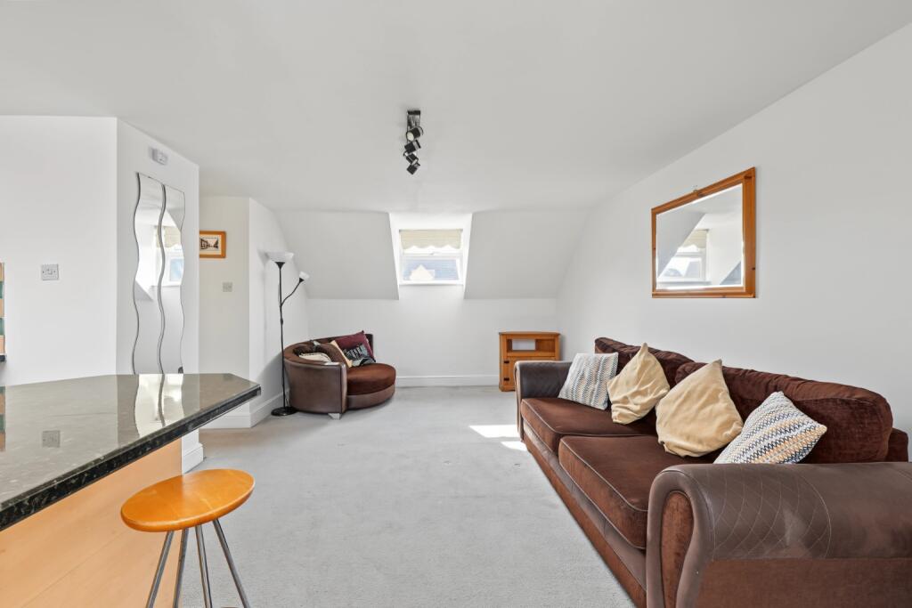 Apartment in Gillingham, Parkwood - View 4