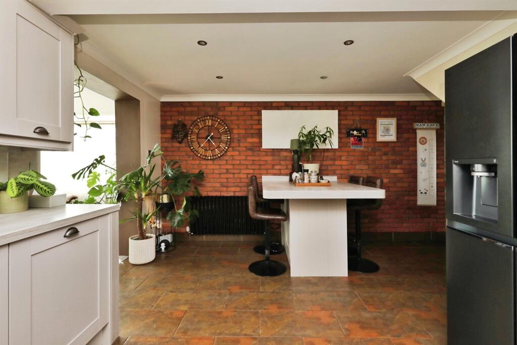 House in Doncaster, Harworth Bircotes - More