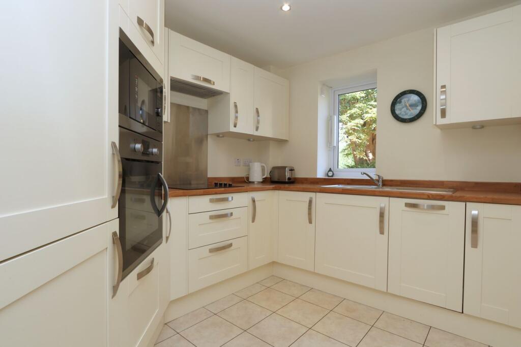 Apartment in Stoke-on-Trent - View 5