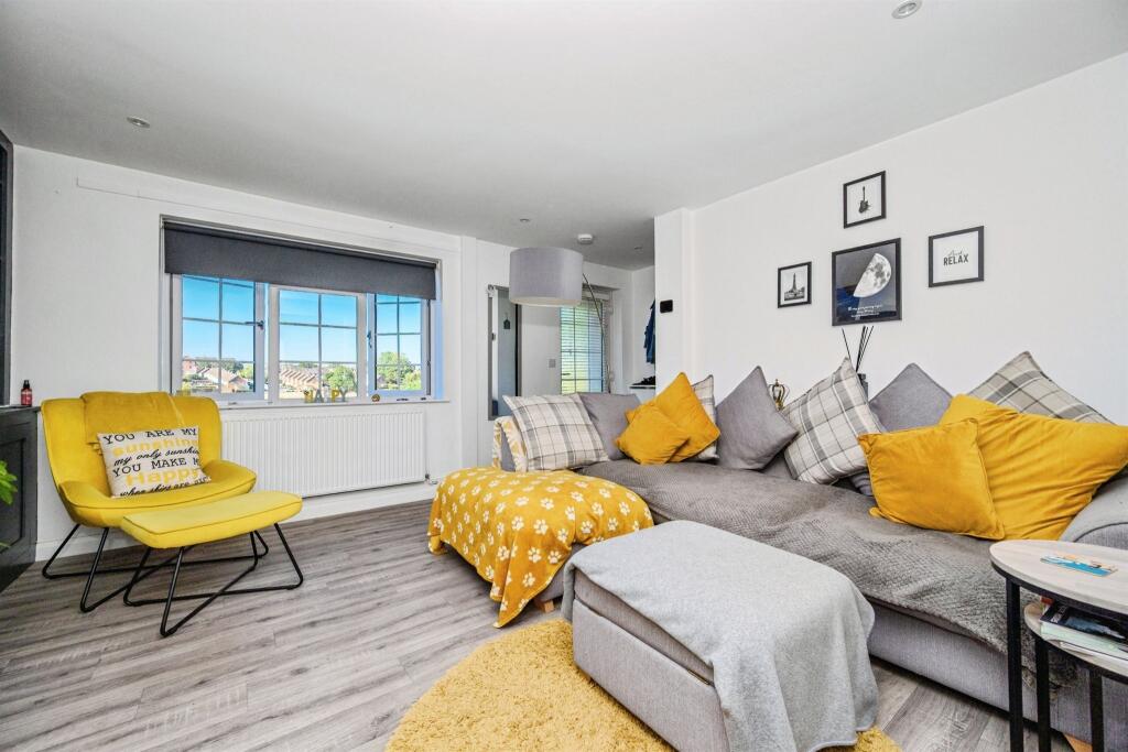 House in Hemel Hempstead - More