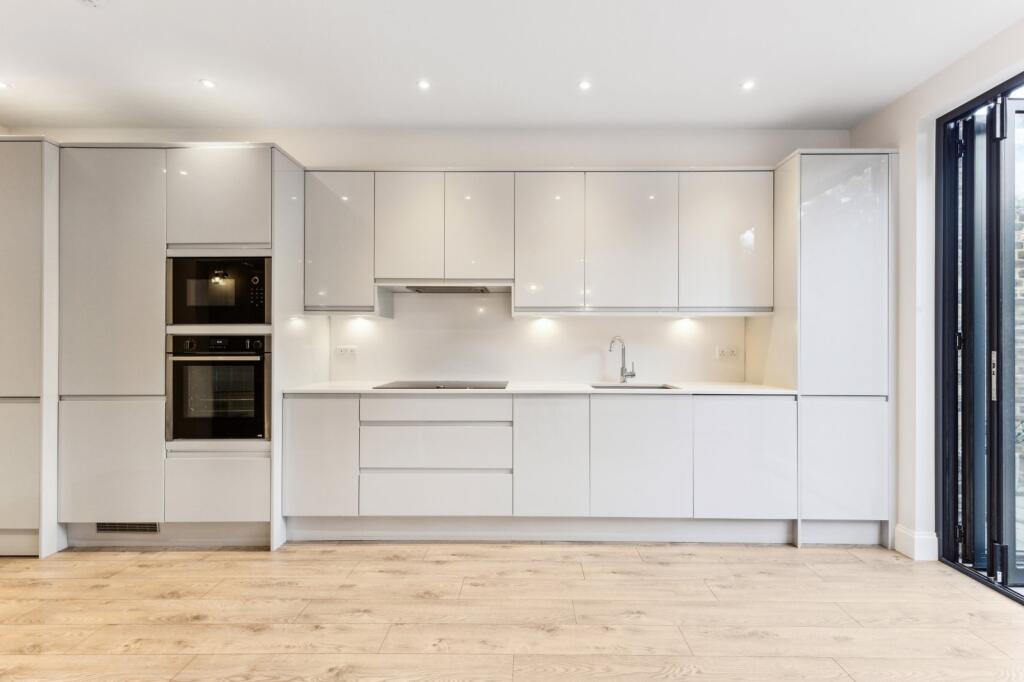 House in London, Kensington - View 2