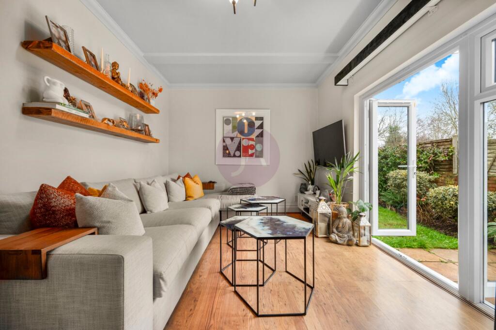 Main image of property: Long Lane, Finchley, London, N3