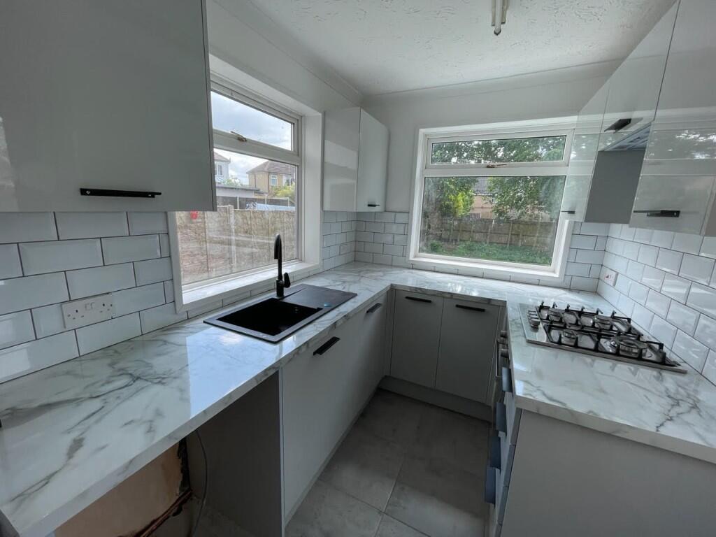 Main image of property: Ridgeway Avenue, Dunstable, Bedfordshire, LU5