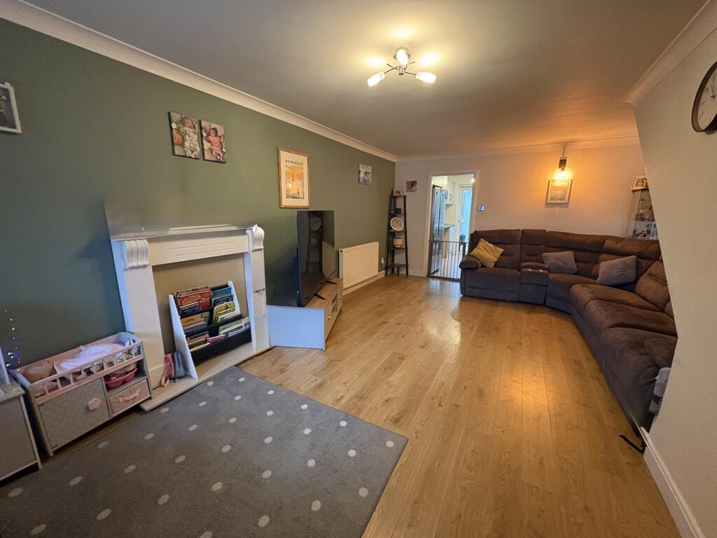 Bembridge Close, Coppice Farm, Willenhall photo 5