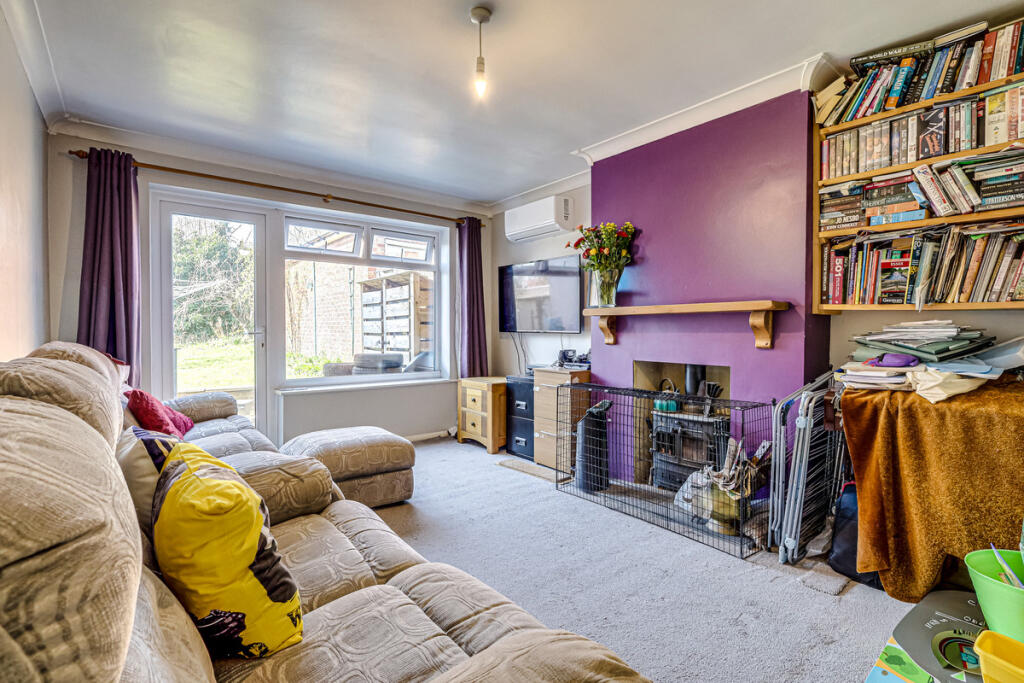 House in Southend-on-Sea, Eastwood - More