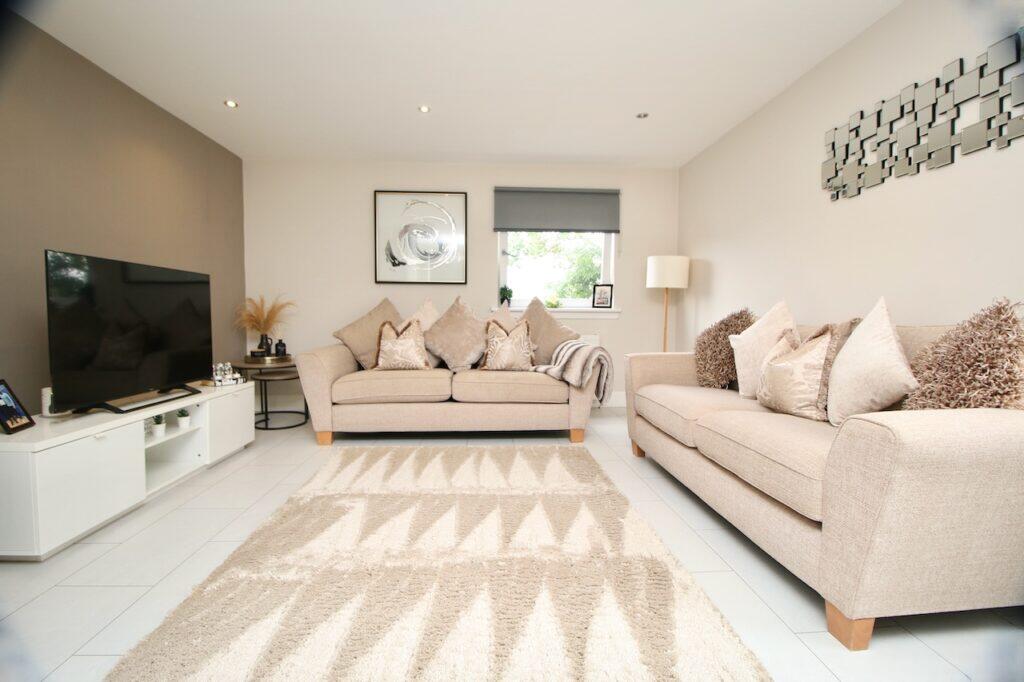 3-bed flat on Tiree Court, Cumbernauld, £80,000