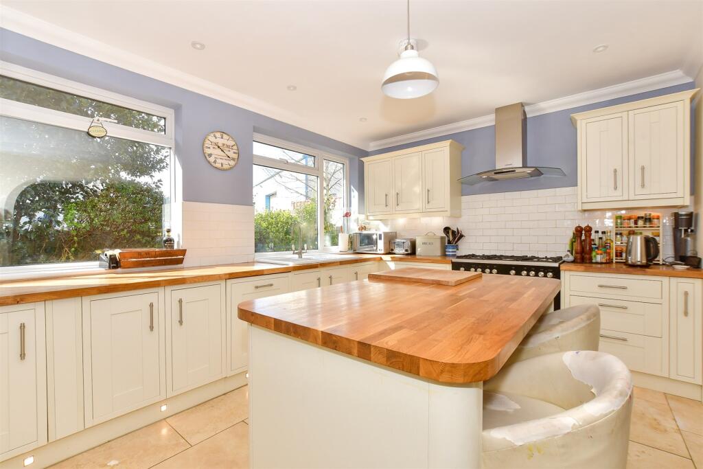 House in Shanklin, Lower Hyde, Isle of Wight - View 2