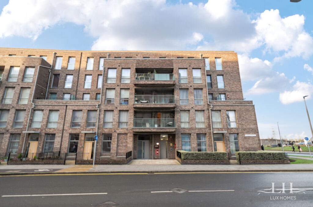 2-bed flat on  Lottage Mansions, Barking, £340,000