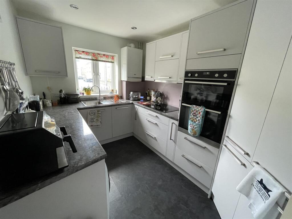Oak Drive, Crewkerne - GARAGE photo 4