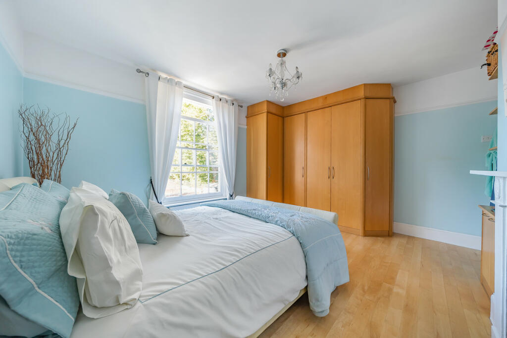 House in Portsmouth - More