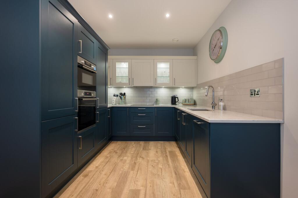 Parsons Grove, Southwater, RH13 photo 3