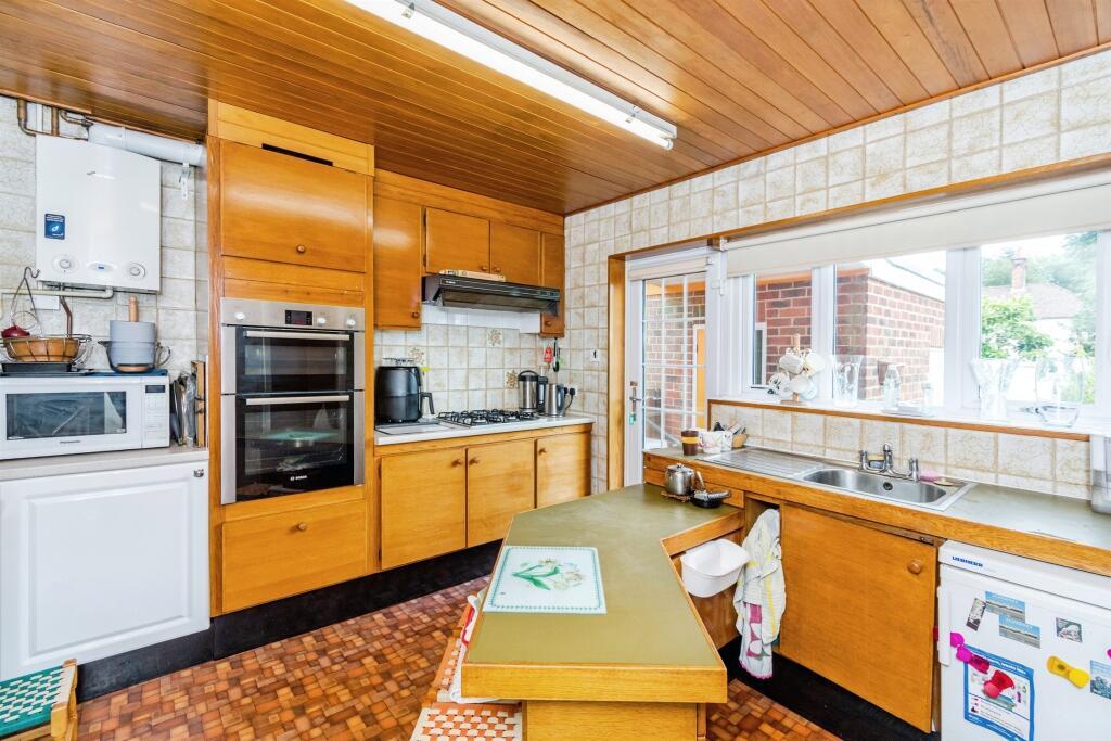 House in Southampton, Bassett - More