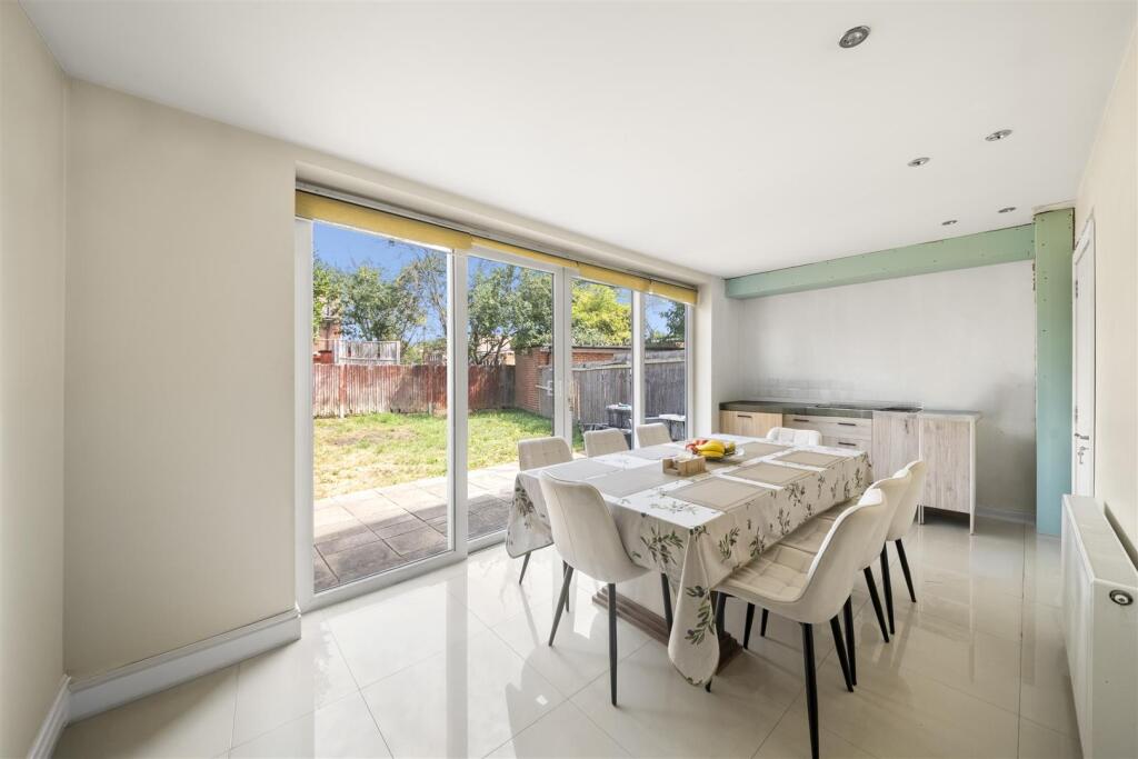 House in London - View 5