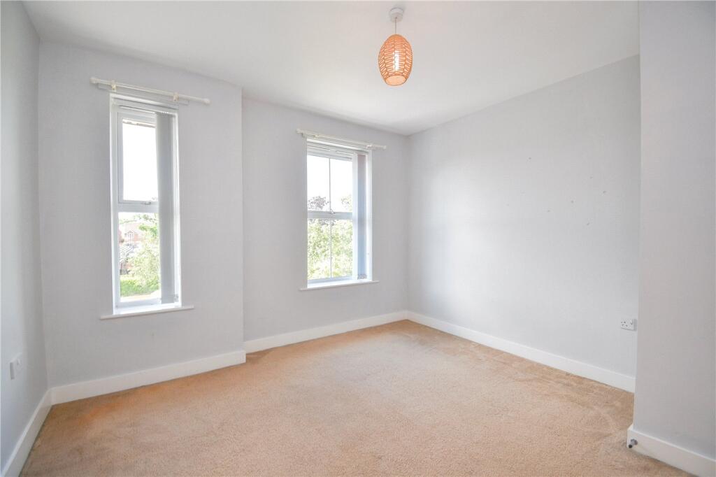 Apartment in Ellesmere Port, Rossmore Estate - View 3