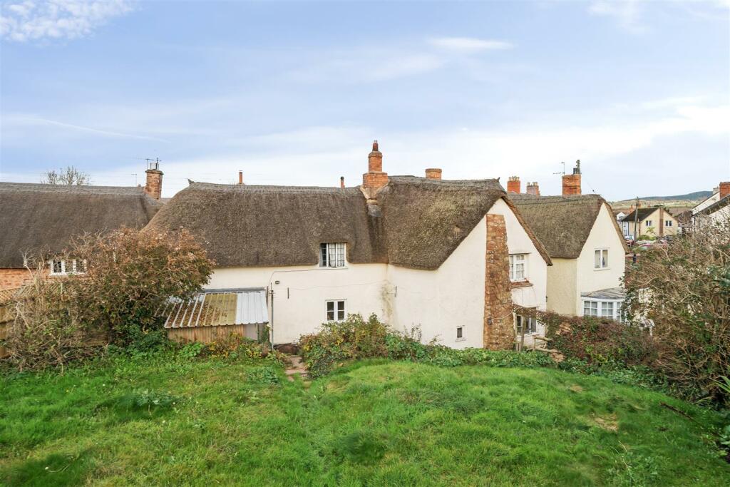 3-bed detached on Bridge Street, Taunton, £250,000