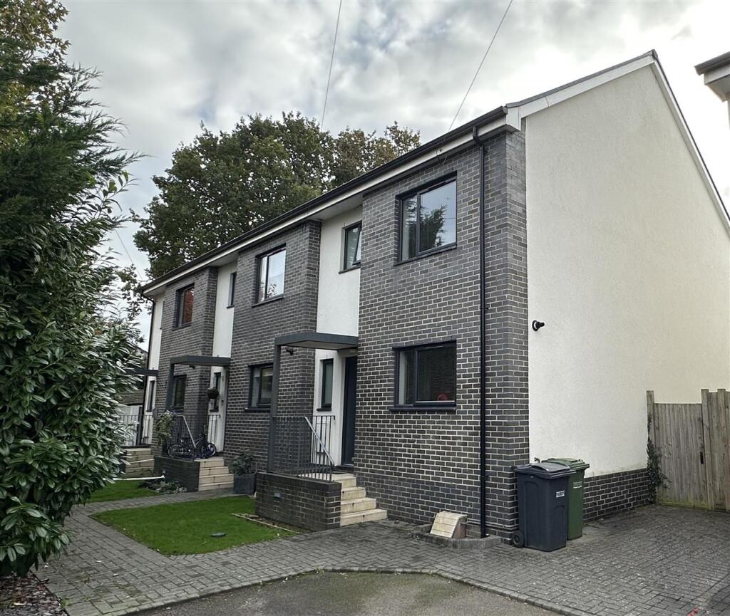 4-bed terraced on Maple Road, Redhill, £500,000