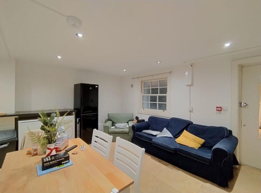House in London - View 3