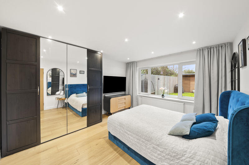 Newbury Close, Northolt photo 4
