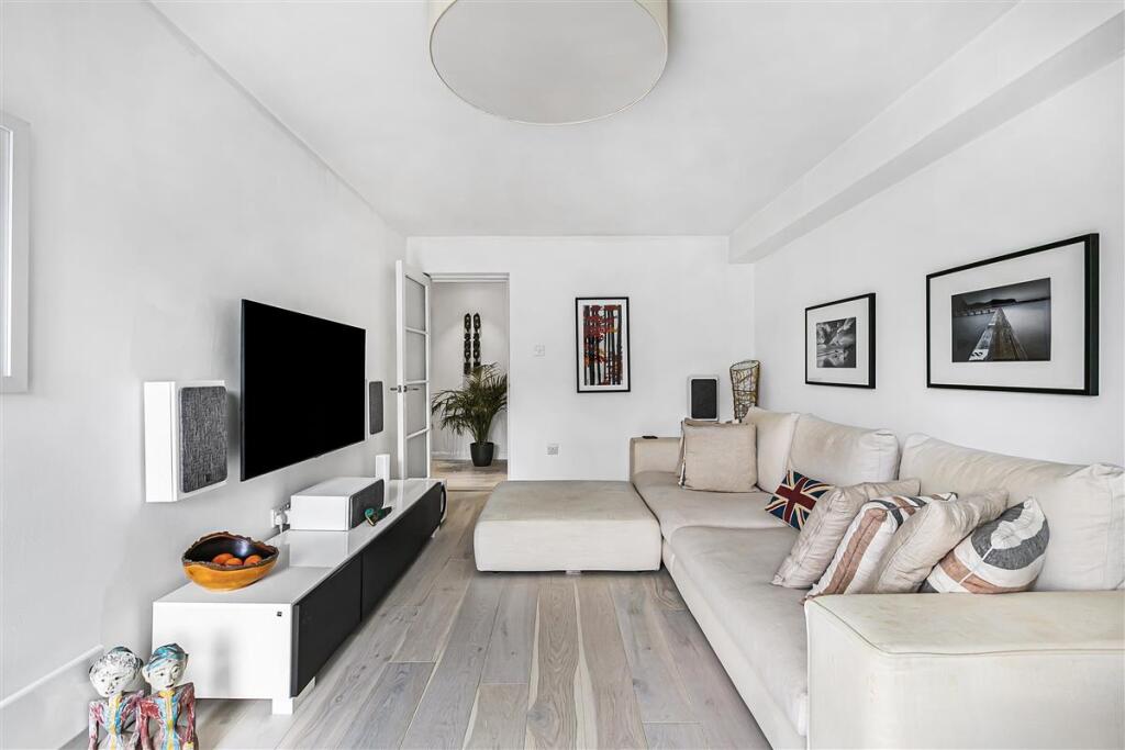 1-bed flat on Bedford Hill, SW12, £500,000