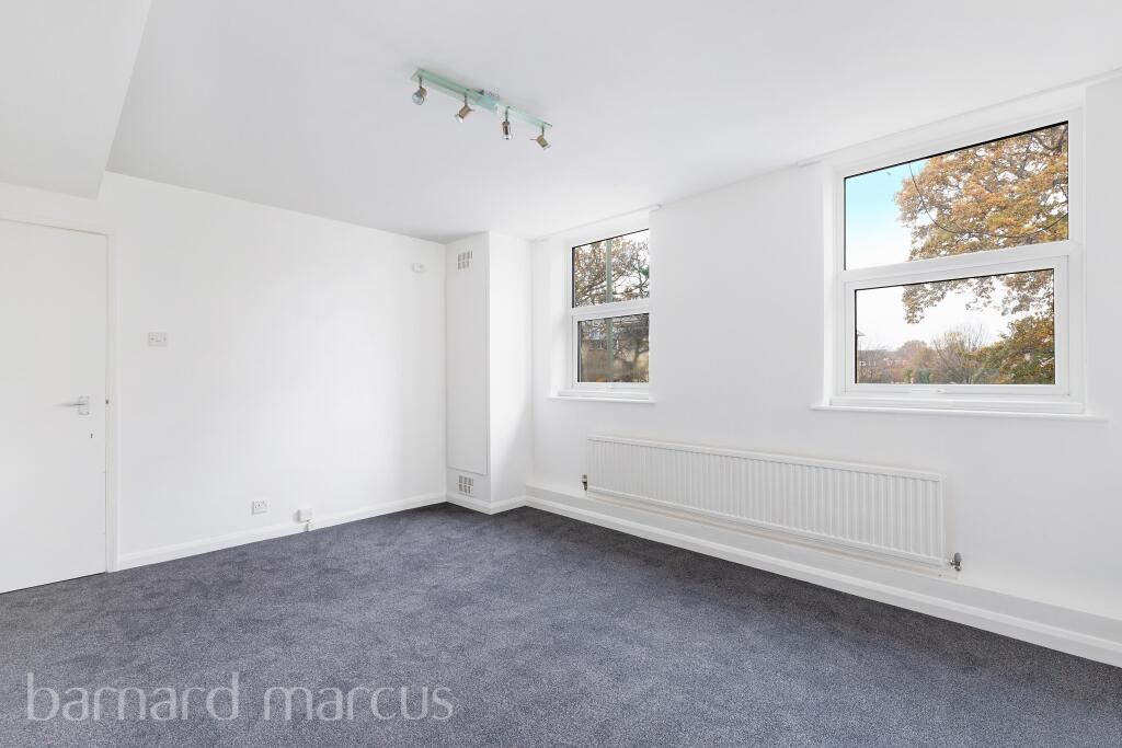 Apartment in Elmbridge, Surrey - View 3