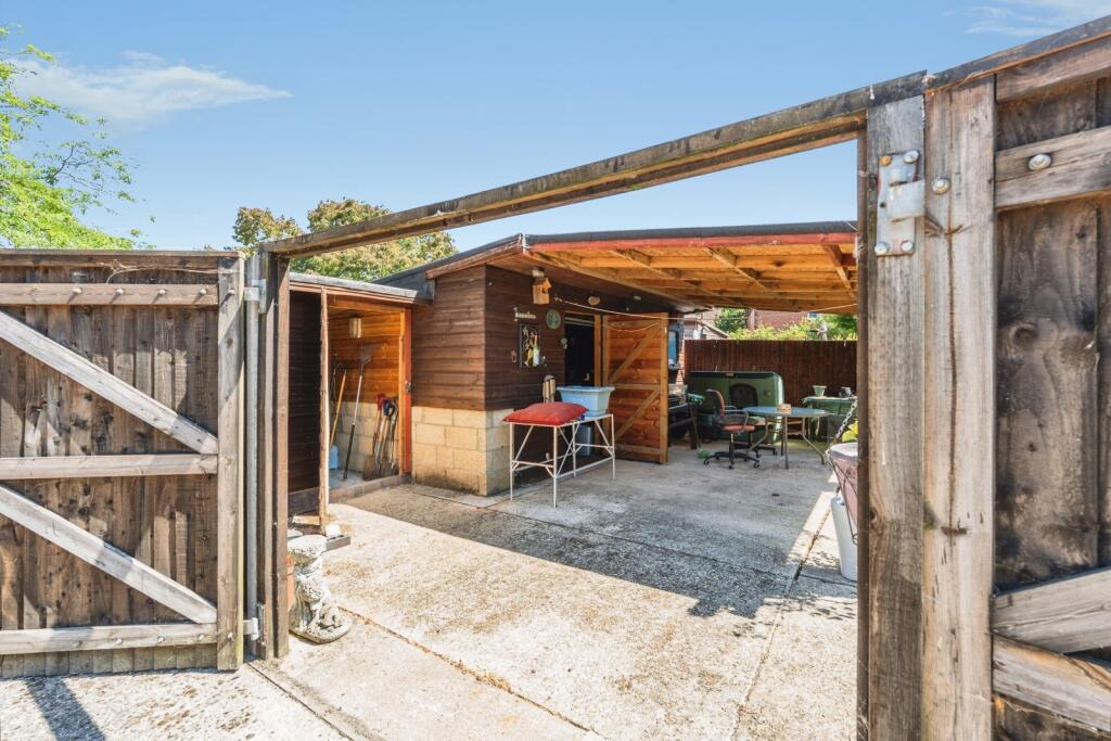House in Southampton - More