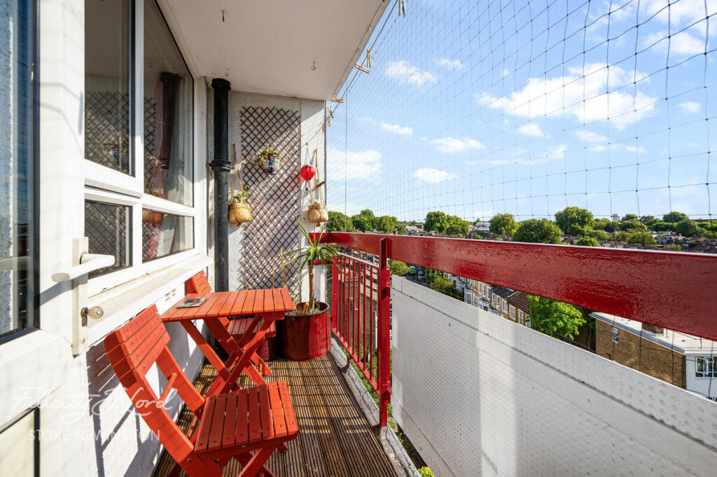 Apartment in London - More