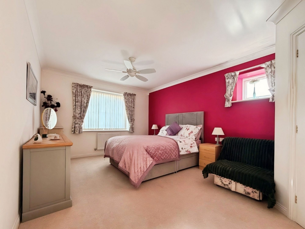 Apartment in Swindon, Redhouse, St. Andrews - View 5
