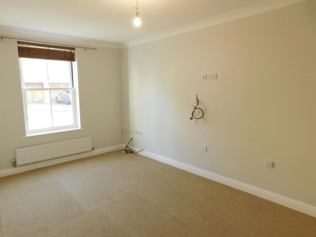 House in Hitchin, Central Bedfordshire - View 4